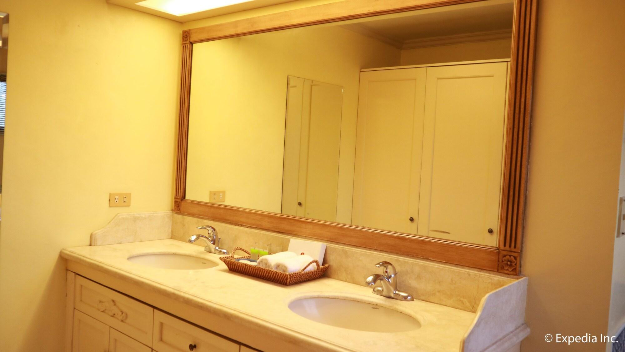 Sophia Suites Residence Hotel Cebu Extérieur photo