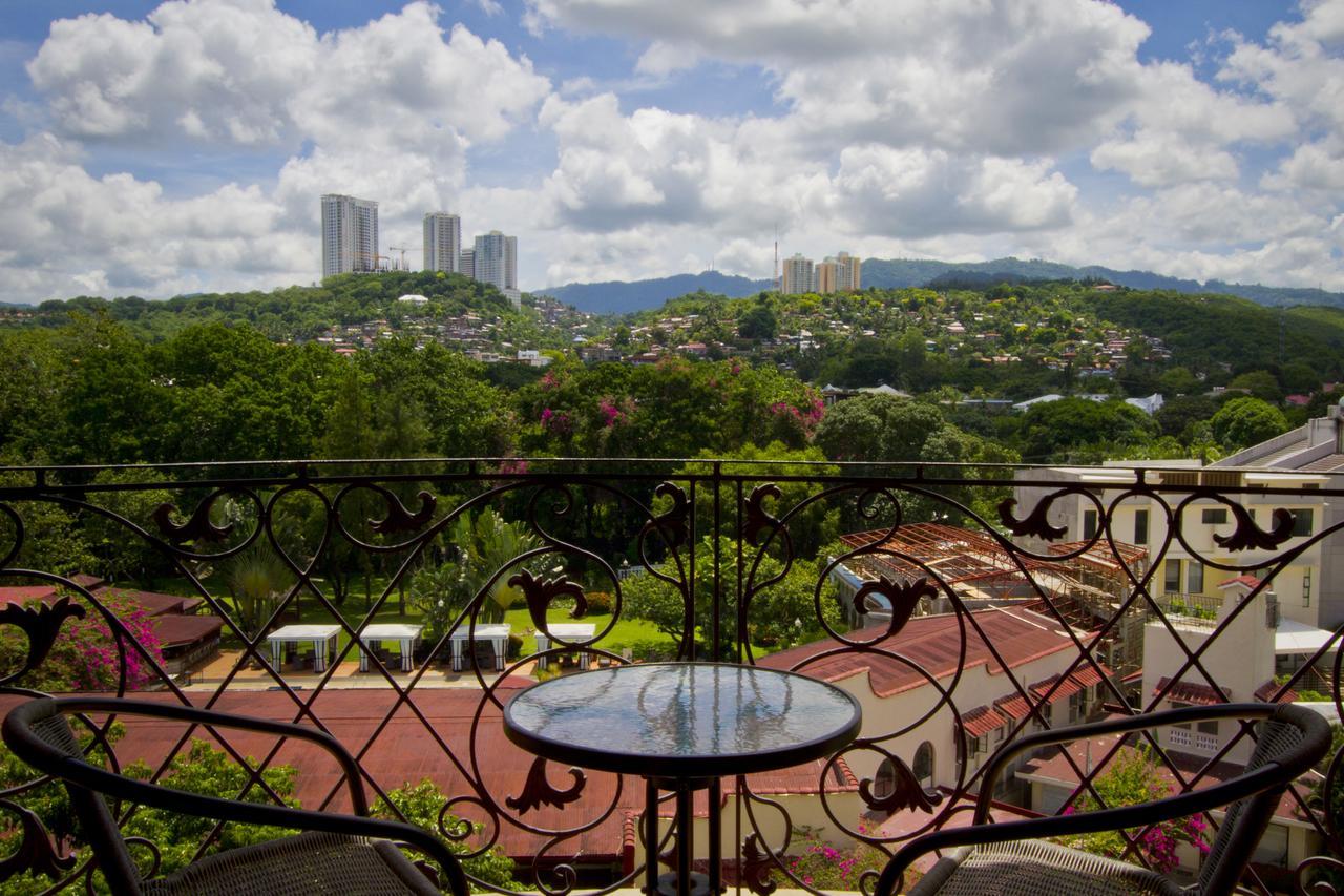 Sophia Suites Residence Hotel Cebu Extérieur photo
