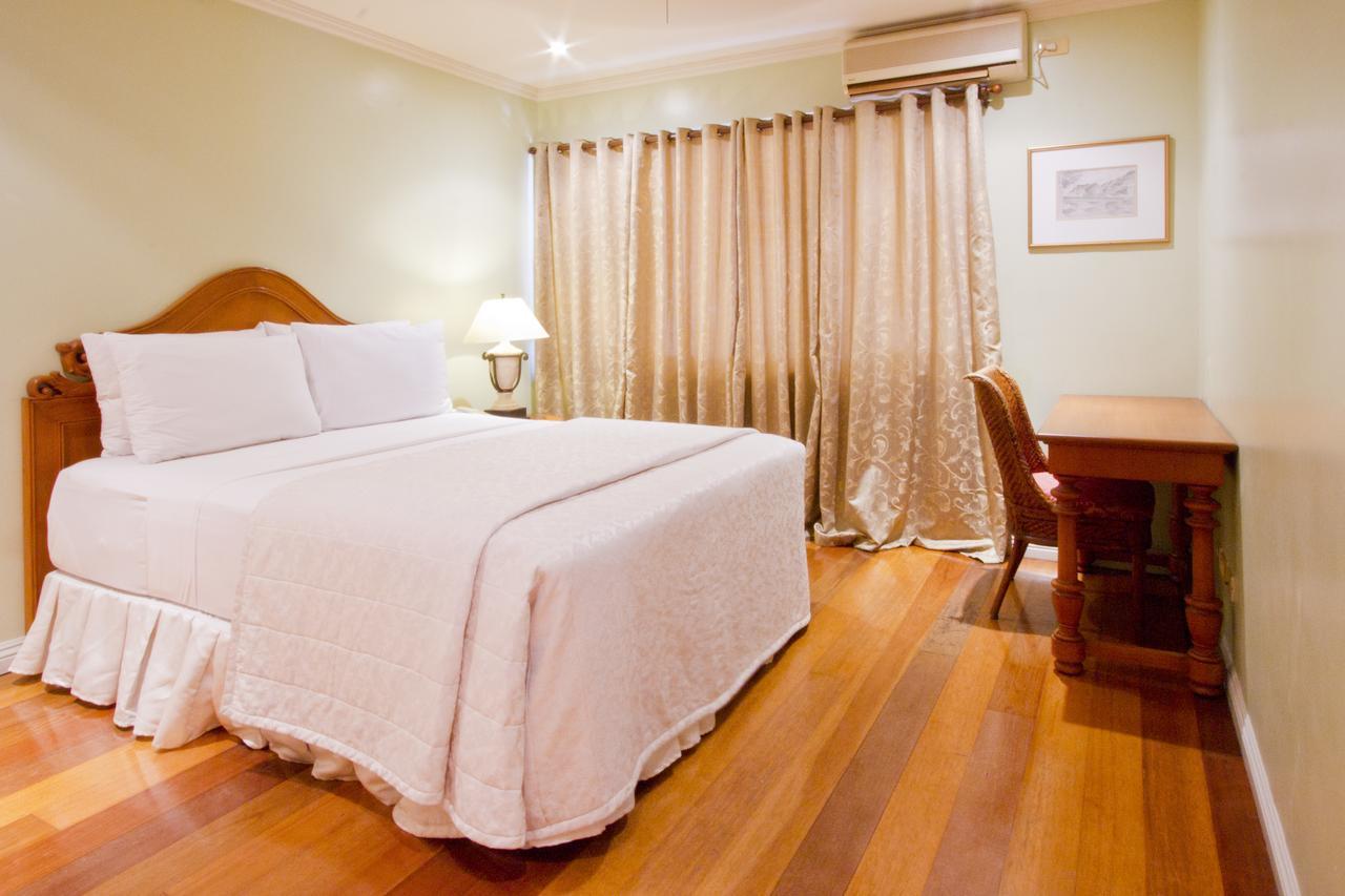 Sophia Suites Residence Hotel Cebu Extérieur photo