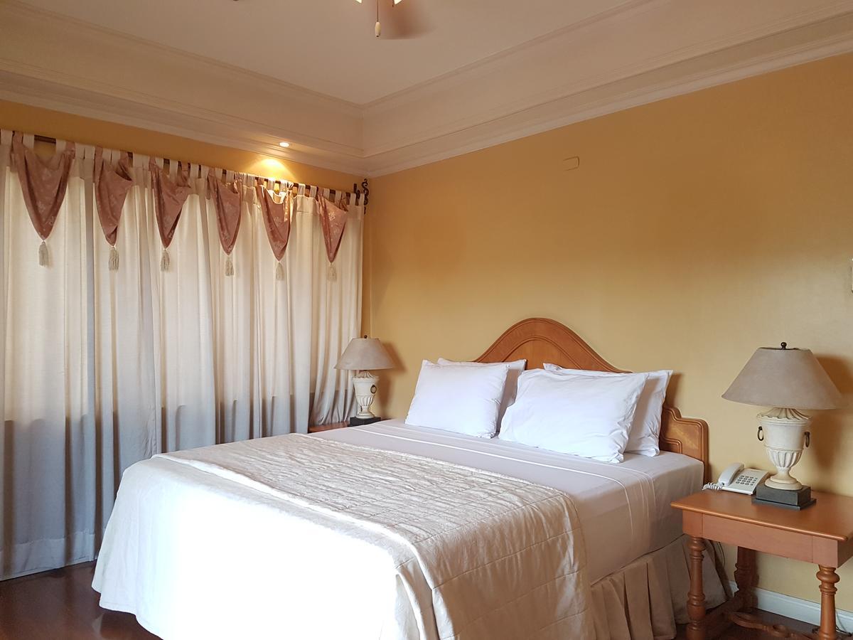 Sophia Suites Residence Hotel Cebu Extérieur photo