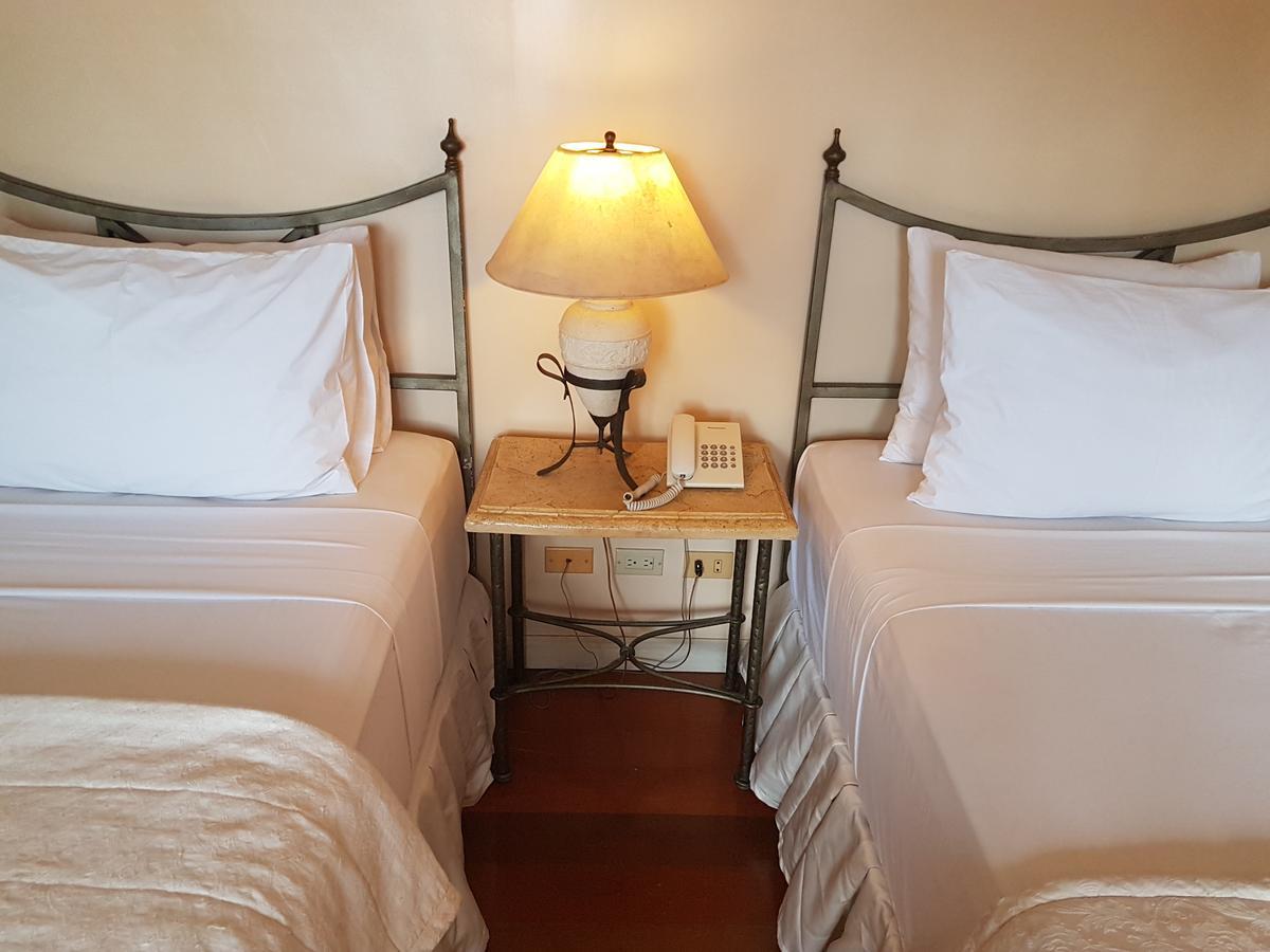 Sophia Suites Residence Hotel Cebu Extérieur photo